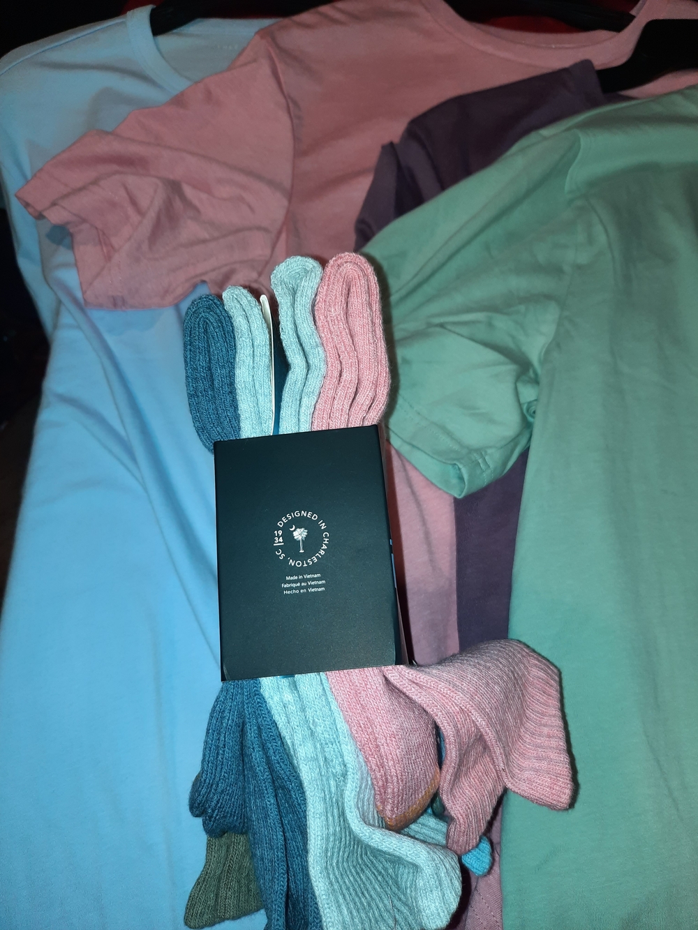 Mens 4 T-shirt Crew Short Sleeve Tee And Goldtoe Socks Bundle - Picture 5 of 6